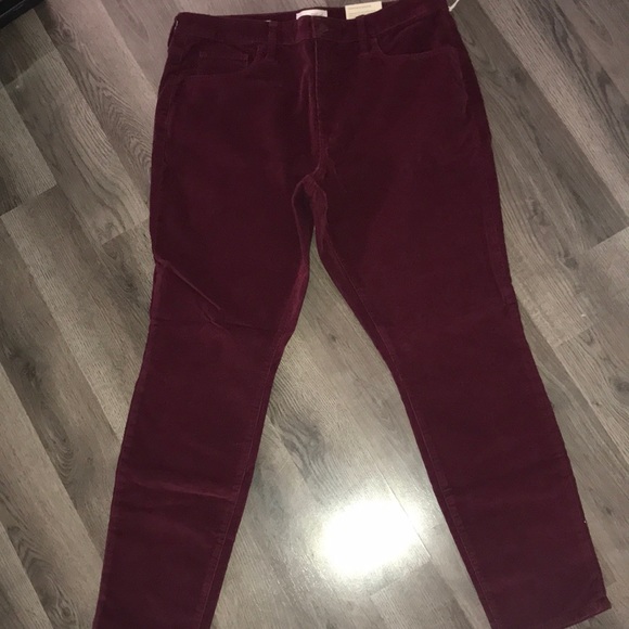 Universal Thread Pants - Burgandy colored corduroy jeans 👖
